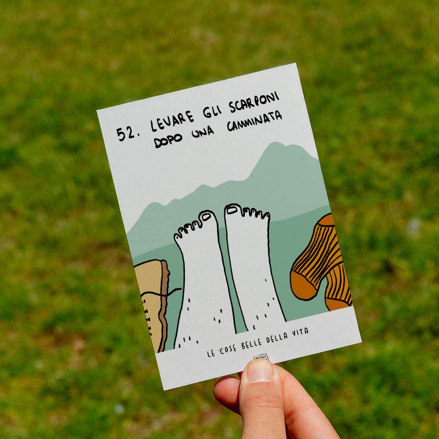 Le cose belle della vita - 52. Levare gli scarponi dopo una camminata - prato